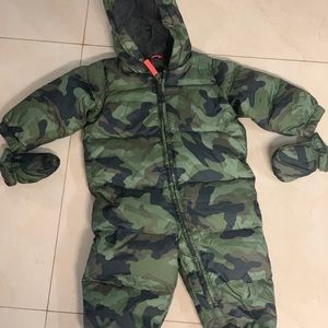 BabyGap snow suit like new!!